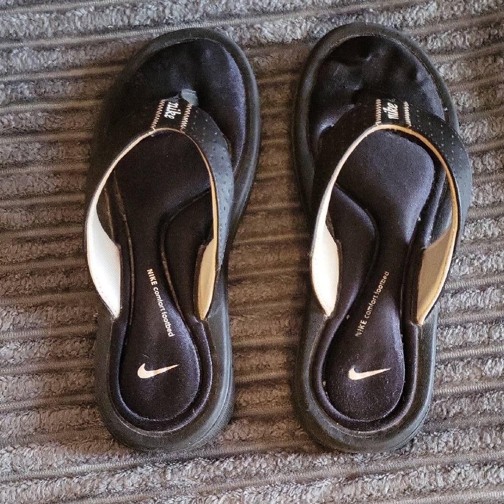 Nike Women's Black and White Sandals